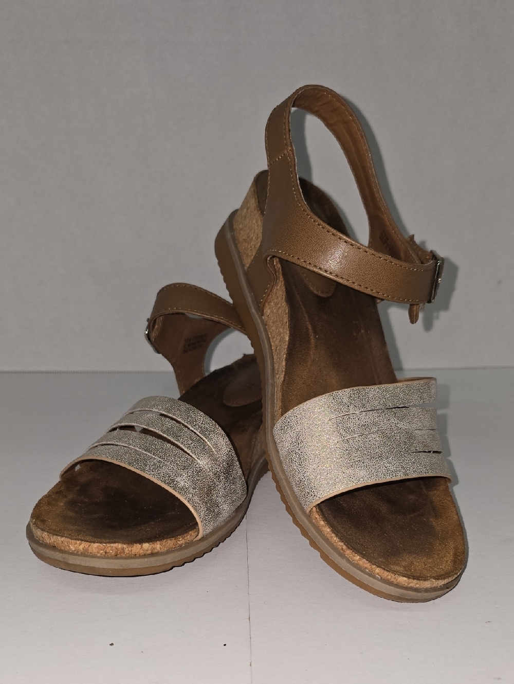 Euro Soft By Sofft Tan and Silver Multi-Strap Slingback Sandals Size 10M